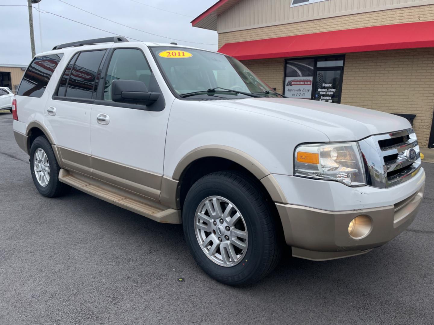 2011 White Ford Expedition (1FMJU1H56BE) with an V8, Flex Fuel, 5.4 Liter engine, Automatic, 6-Spd w/Overdrive transmission, located at 8008 Warden Rd, Sherwood, AR, 72120, (501) 801-6100, 34.830078, -92.186684 - Photo#1